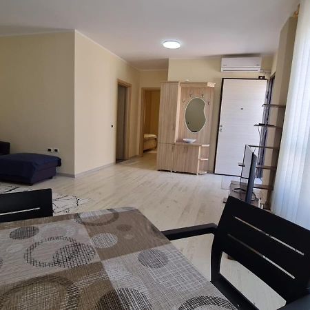 Apartment In Qerret Golem  Exterior photo